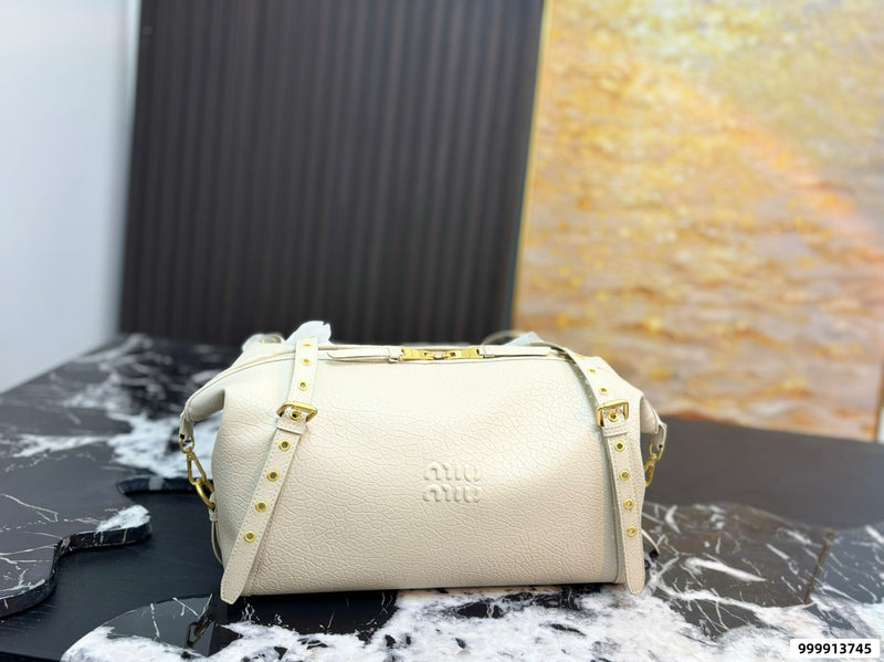 Miu Miu Wander